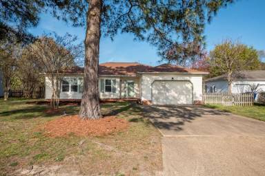 Main picture of 832 Daimler Dr