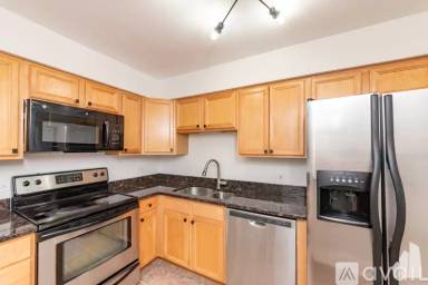 Main picture of 3201 W Balmoral Ave