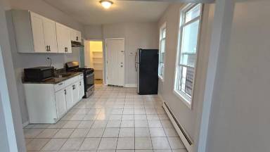 Main picture of 166 Lexington Ave