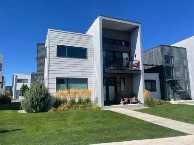 Main picture of 3856 Blondie St