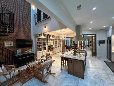 Main picture of 493 W Racquet Club Pl