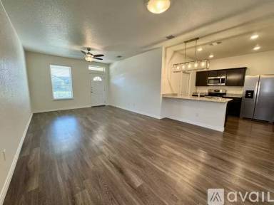 Main picture of 5111 Rose Garden Loop