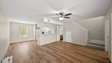 Main picture of 2533 Washington St