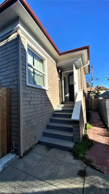 Main picture of 2018 E 15th St