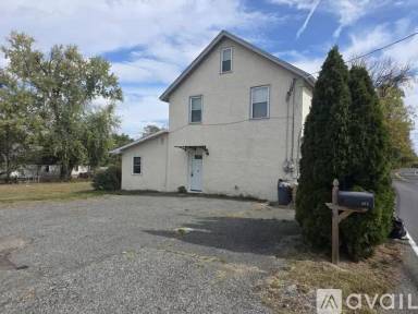 Main picture of 203 E Cedarville Rd