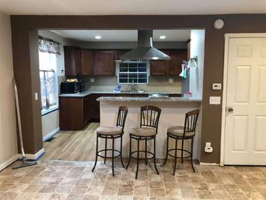 Main picture of 630 E Main St
