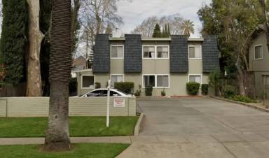 Main picture of 427 W Elm St