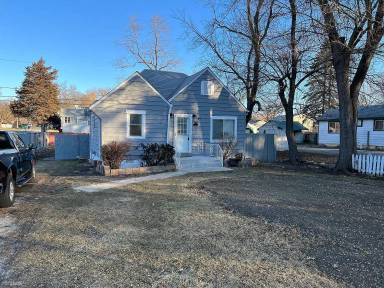 Main picture of 122 Woodland Dr