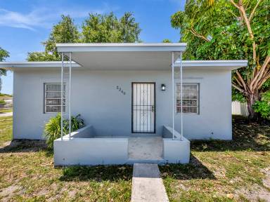 Main picture of 2240 NW 166th St