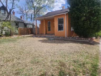 Main picture of 416 W 13th St