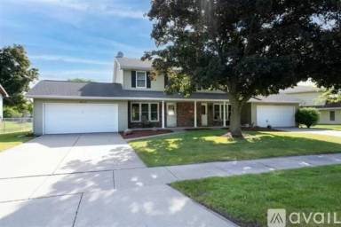Main picture of 920 E Northwood Dr