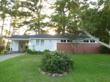 Main picture of 715 Barn St