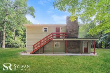 Main picture of 156 Robinson Rd