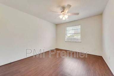 Main picture of 516 Roberts Dr