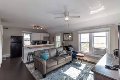 Main picture of 714 N Broadway