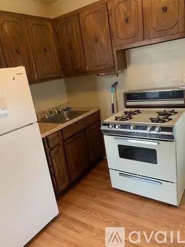Main picture of 404 W Bloomfield St