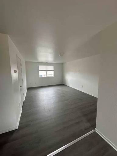 Main picture of 1256 Newlands Dr W