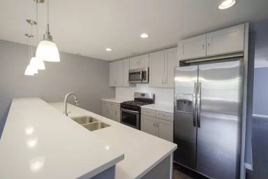 Main picture of 2928 N Hamlin Ave