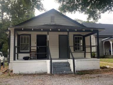 Main picture of 1046 W College Ext