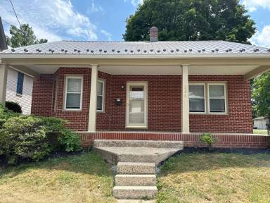 Main picture of 136 W Main St