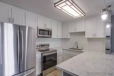 Main picture of Pacific Isle Condominiums