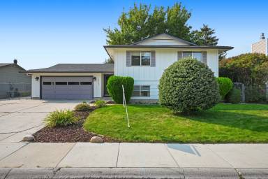 Main picture of 10763 W Hinsdale St