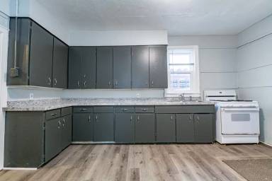 Main picture of 460 4th St NW