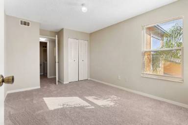 Main picture of 4658 Commander Dr