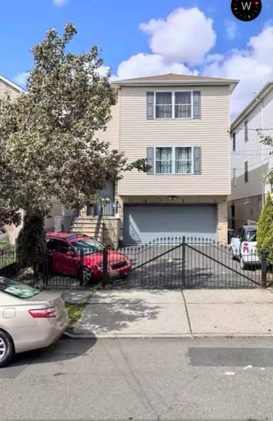 Main picture of 213 Hillside Ave