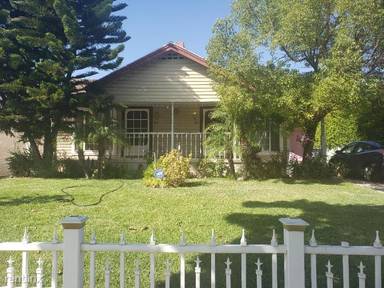 Main picture of 1893 Queensberry Rd