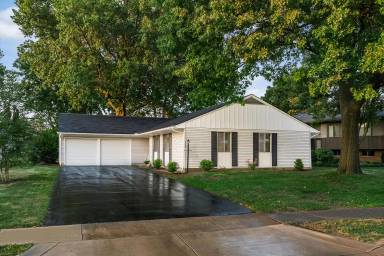 Main picture of 348 Pittsfield Dr