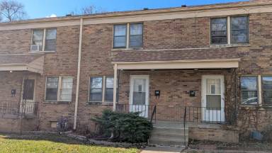 Main picture of 134-144 Benton St