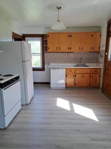 Main picture of 431 Esther Ave