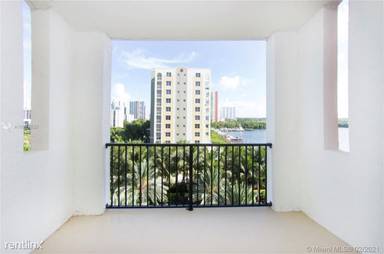 Main picture of Porto Bellagio Condominiums