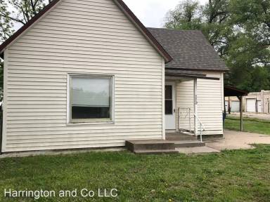 Main picture of 401 E Broadway St