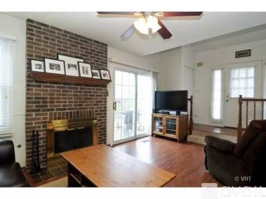 Main picture of 2585 College Hill Cir