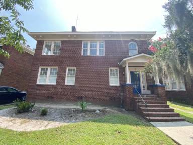 Main picture of 517 E 49th St