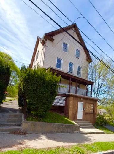 Main picture of 5 Oak St