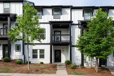 Main picture of 320 Lincoln St