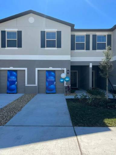 Main picture of 9625 Pembrooke Pines Dr