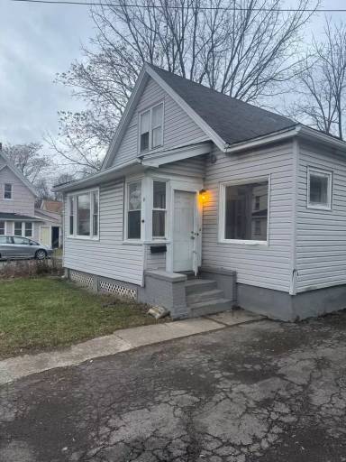 Main picture of 8 Laurel St