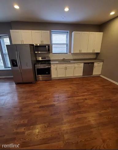 Main picture of 64 E 48th St
