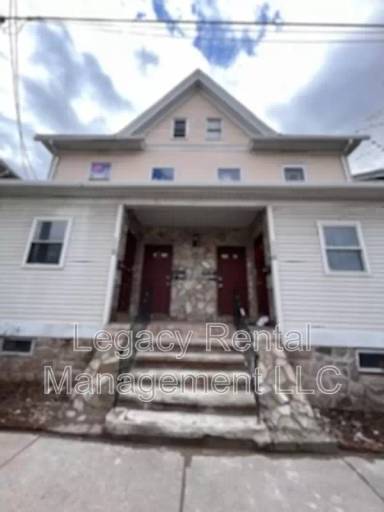 Main picture of 118 E Broad St