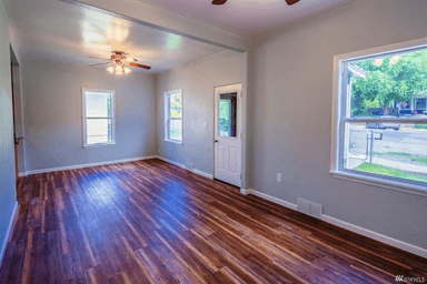 Main picture of 113 W 3rd St