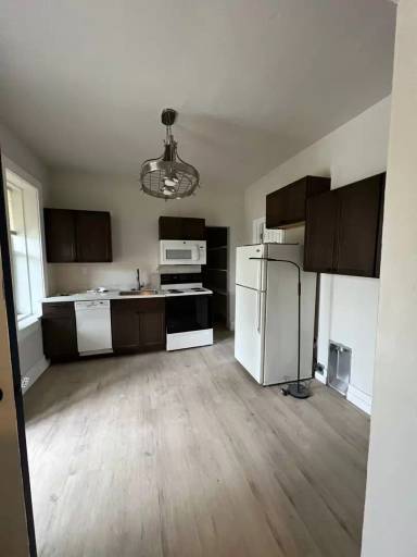 Main picture of 211 W Main St