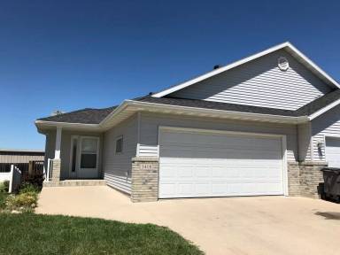 Main picture of 3418 Village Green Dr