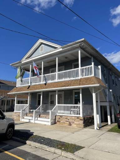 Main picture of 137 E Leaming Ave