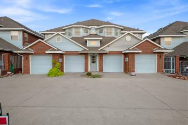 Main picture of 509 NW Fairway Villa Pl