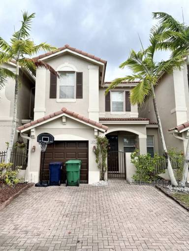 Main picture of 970 SW 154th Ct