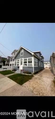 Main picture of 191 3rd Ave